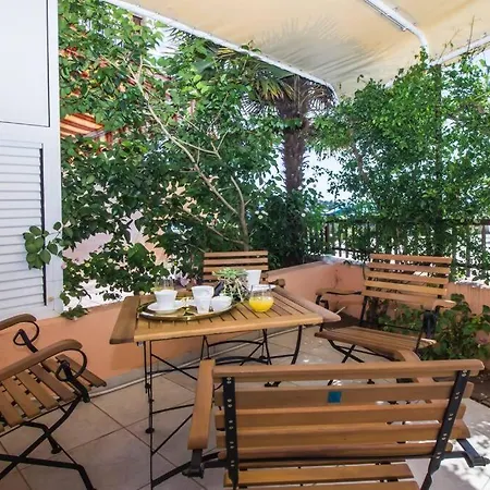 Charming One-bedroom Apartment, Old Town Located Apartment Makarska