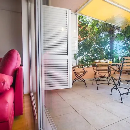 Charming One-bedroom Apartment, Old Town Located Apartment Makarska